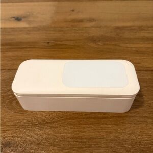 Tripod (extends to 5.5 feet tall)